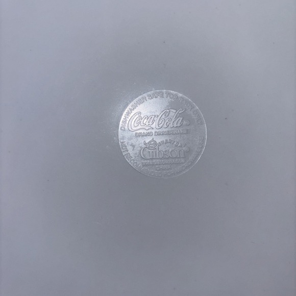 coca cola christmas santa 10.5 inch dinnerware plate Gibson Everyday Plastic - Picture 4 of 4